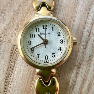 Bulova ladies gold tone dress watch NEW BATTERY